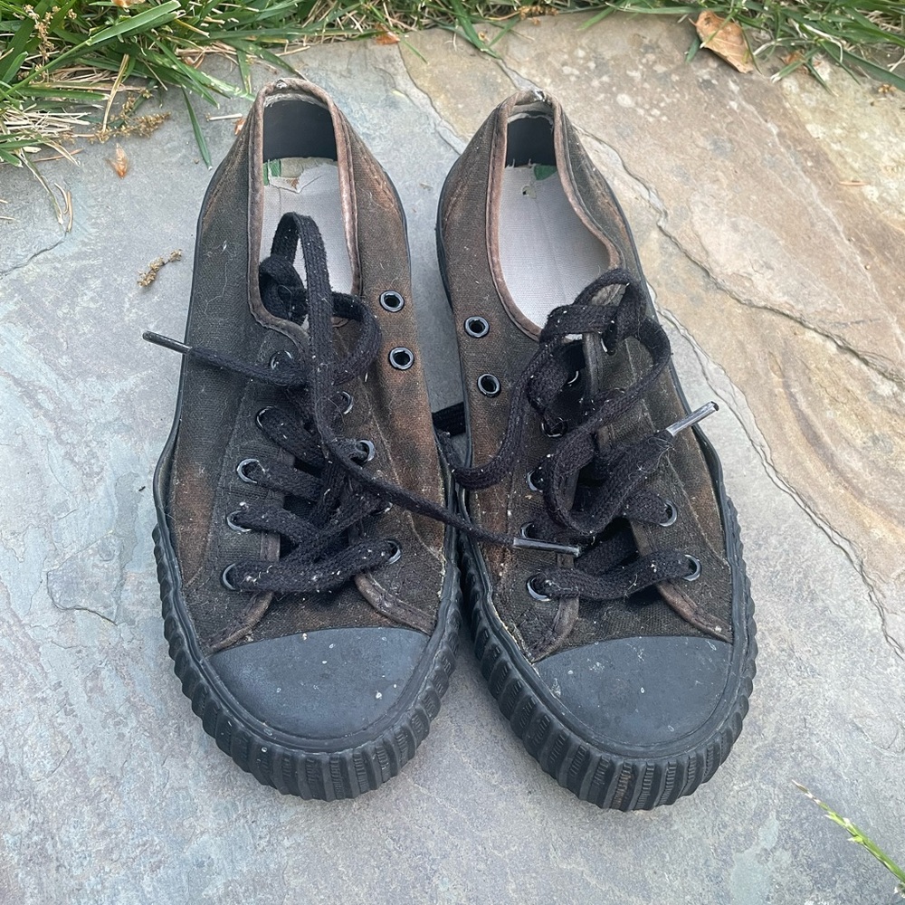 Woman’s size 7 PF Flyers